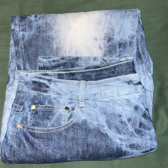 Blue Light Washed Jeans - Picture 1 of 4